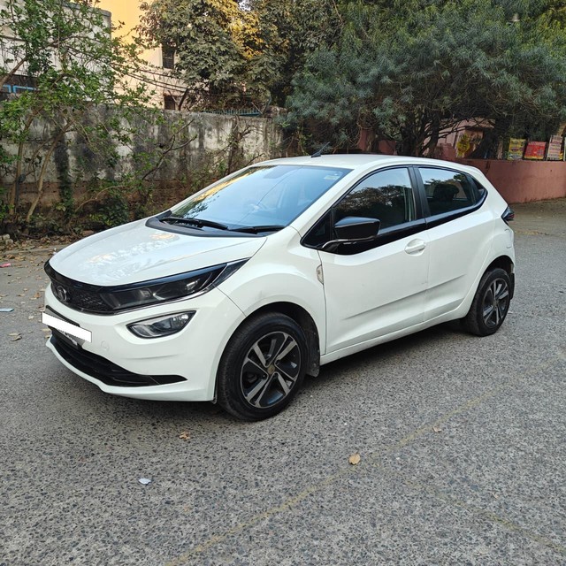 Second-hand 2023 Tata Altroz XZ Diesel BSVI for sale in New Delhi-9