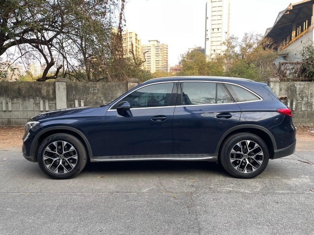 Second-hand 2023 Mercedes-Benz GLC 220d 4MATIC for sale in Mumbai-2