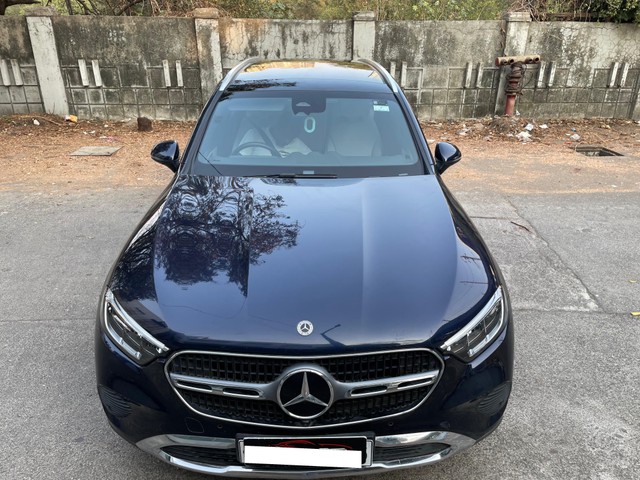 Second-hand 2023 Mercedes-Benz GLC 220d 4MATIC for sale in Mumbai-18