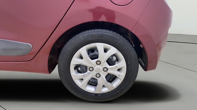 Second-hand 2015 Hyundai Grand i10 Sportz for sale in Ahmedabad-26