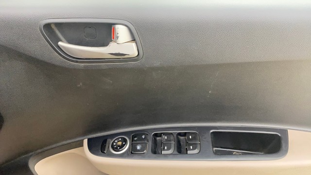 Second-hand 2015 Hyundai Grand i10 Sportz for sale in Ahmedabad-17