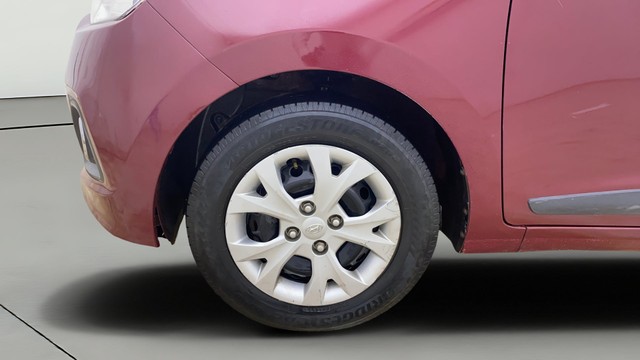 Second-hand 2015 Hyundai Grand i10 Sportz for sale in Ahmedabad-25