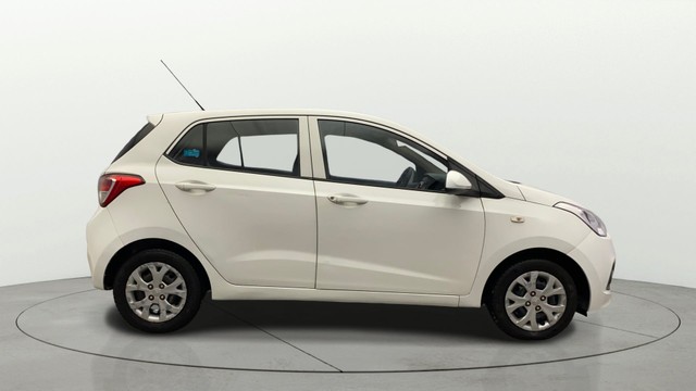 Second-hand 2016 Hyundai Grand i10 Magna for sale in Kochi-1