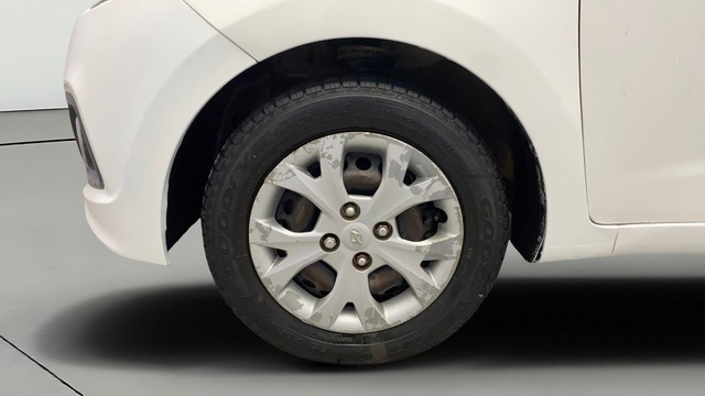 Second-hand 2016 Hyundai Grand i10 Magna for sale in Kochi-25