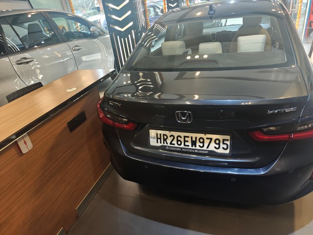 Second-hand 2022 Honda City V CVT for sale in New Delhi-5