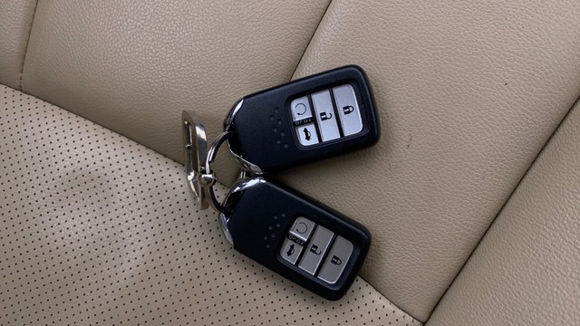 Second-hand 2020 Honda City ZX CVT for sale in Chennai-21