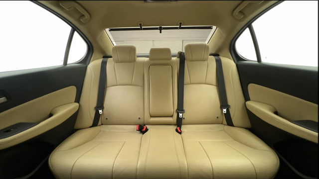 Second-hand 2022 Honda City ZX MT Diesel for sale in Ahmedabad-28