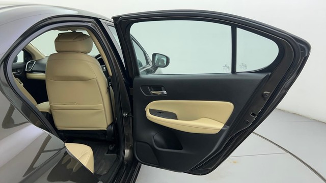 Second-hand 2022 Honda City ZX MT Diesel for sale in Ahmedabad-25