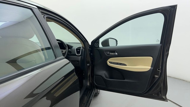 Second-hand 2022 Honda City ZX MT Diesel for sale in Ahmedabad-16