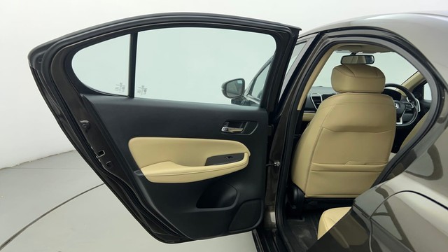 Second-hand 2022 Honda City ZX MT Diesel for sale in Ahmedabad-32