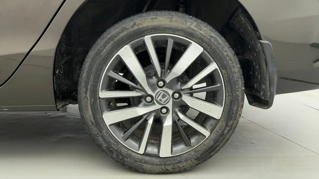 Second-hand 2022 Honda City ZX MT Diesel for sale in Ahmedabad-19