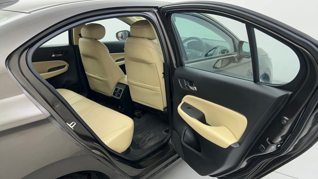 Second-hand 2022 Honda City ZX MT Diesel for sale in Ahmedabad-33