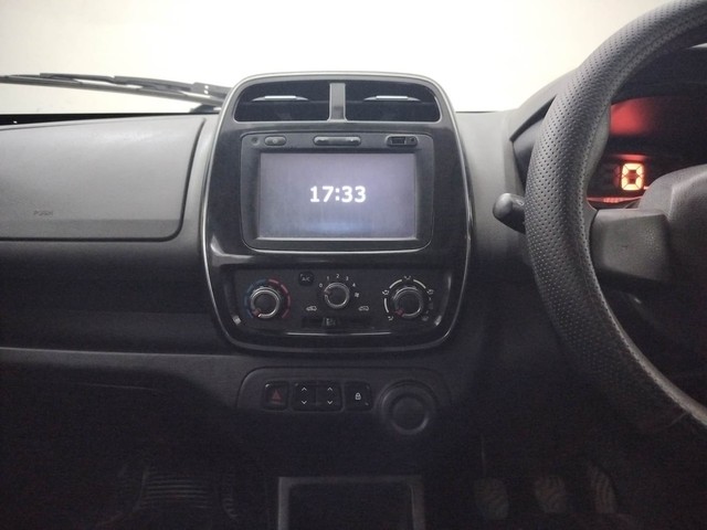 Second-hand 2017 Renault KWID 1.0 AMT RXT for sale in Coimbatore-32