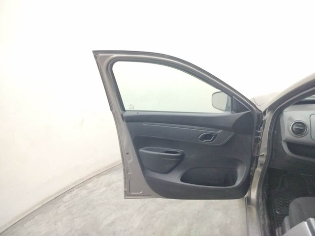 Second-hand 2017 Renault KWID 1.0 AMT RXT for sale in Coimbatore-30