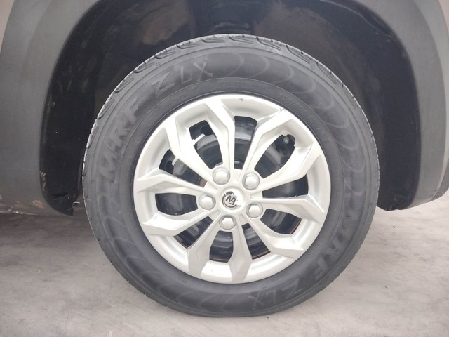 Second-hand 2017 Renault KWID 1.0 AMT RXT for sale in Coimbatore-17