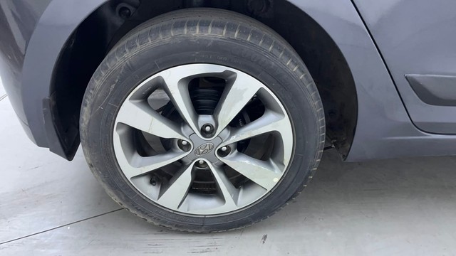 Second-hand 2017 Hyundai i20 1.2 Asta for sale in Hyderabad-18