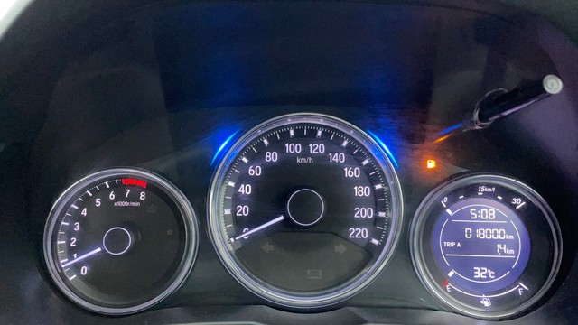 Second-hand 2021 Honda City 1.5 V MT Exclusive for sale in Chennai-13