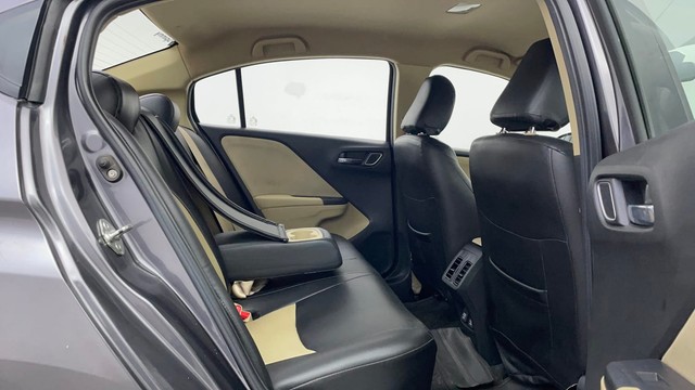 Second-hand 2021 Honda City 1.5 V MT Exclusive for sale in Chennai-30