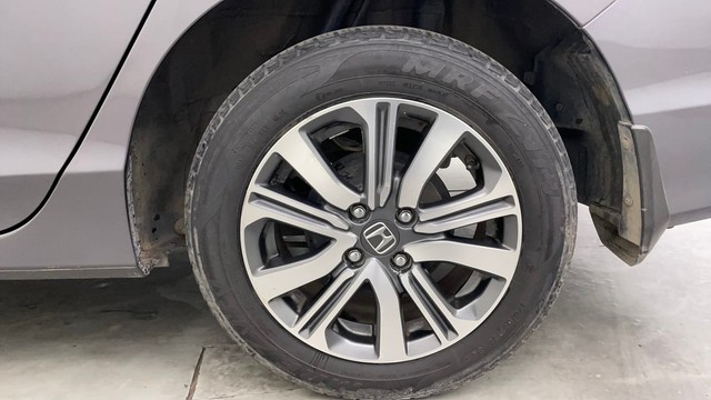 Second-hand 2021 Honda City 1.5 V MT Exclusive for sale in Chennai-19