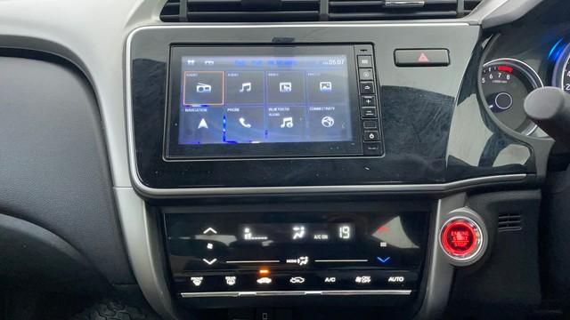 Second-hand 2021 Honda City 1.5 V MT Exclusive for sale in Chennai-36