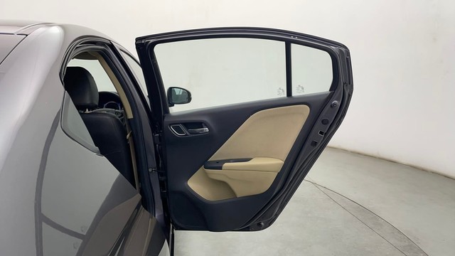 Second-hand 2021 Honda City 1.5 V MT Exclusive for sale in Chennai-23