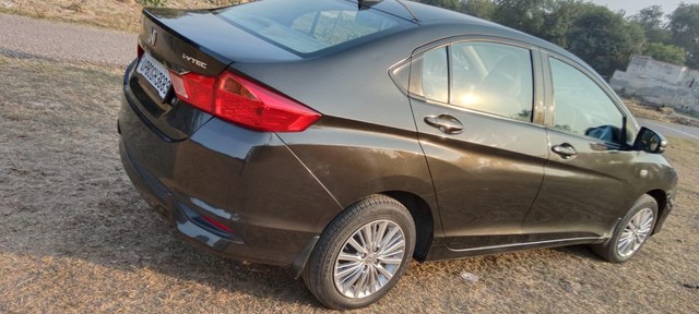 Second-hand 2022 Honda City V MT for sale in Agra-6