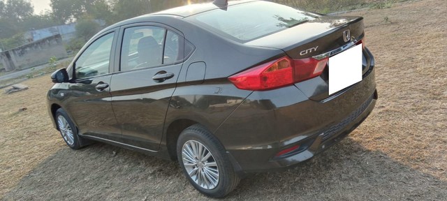 Second-hand 2022 Honda City V MT for sale in Agra-3