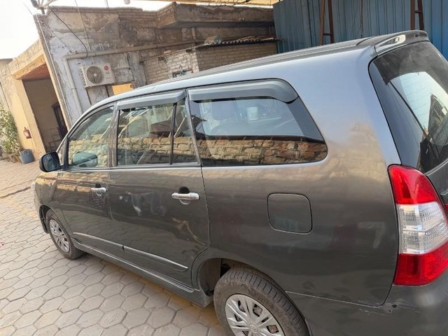 Second-hand 2014 Toyota Innova 2.5 GX (Diesel) 7 Seater BS IV for sale in Jodhpur-3