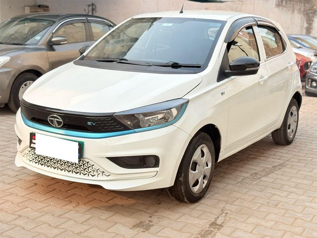 Second-hand 2023 Tata Tiago EV XT MR for sale in Agra-3