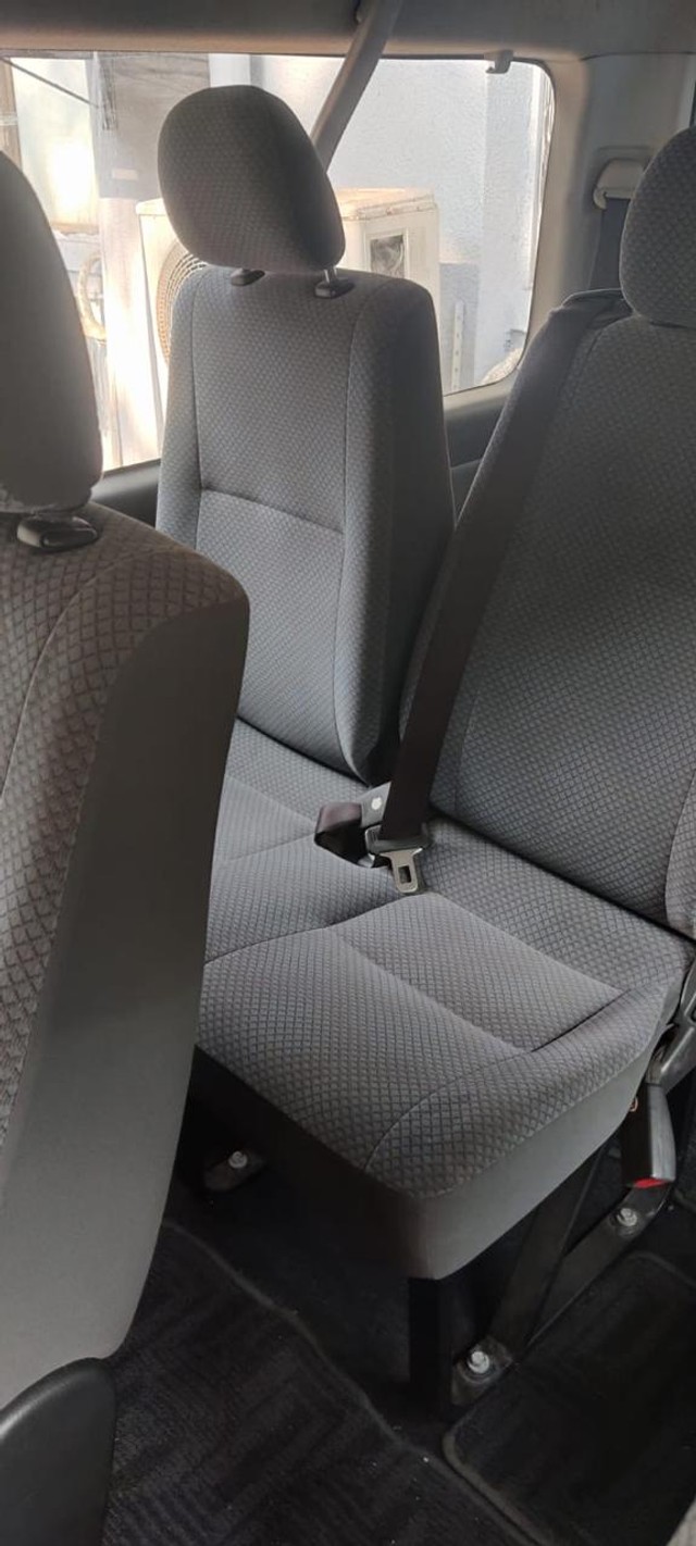 Second-hand 2013 Toyota HiAce Commuter Van for sale in Mumbai-7