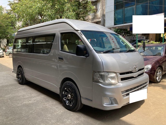 Second-hand 2013 Toyota HiAce Commuter Van for sale in Mumbai-4