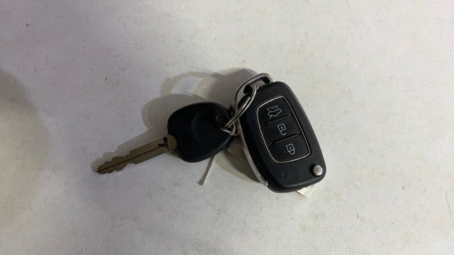 Second-hand 2021 Hyundai Aura S CNG for sale in New Delhi-4