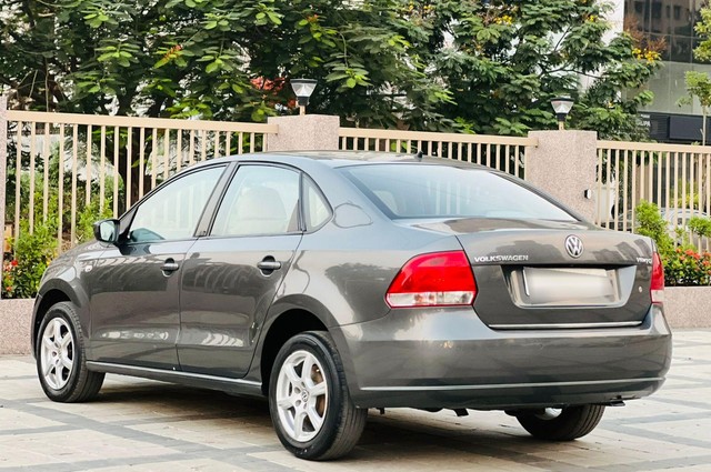 Second-hand 2013 Volkswagen Vento Petrol Highline for sale in Surat-8