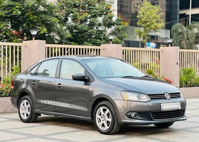 Second-hand 2013 Volkswagen Vento Petrol Highline for sale in Surat-9