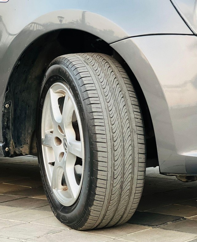 Second-hand 2013 Volkswagen Vento Petrol Highline for sale in Surat-16