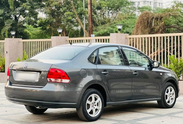 Second-hand 2013 Volkswagen Vento Petrol Highline for sale in Surat-7