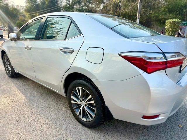 Second-hand 2018 Toyota Corolla Altis 1.8 VL CVT for sale in New Delhi-2