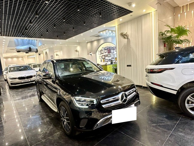 Second-hand 2022 Mercedes-Benz GLC 200 for sale in New Delhi-3