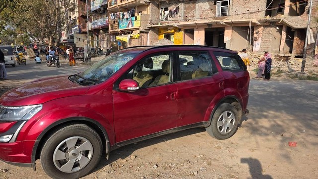 Second-hand 2018 Mahindra XUV500 W7 BSIV for sale in New Delhi-5