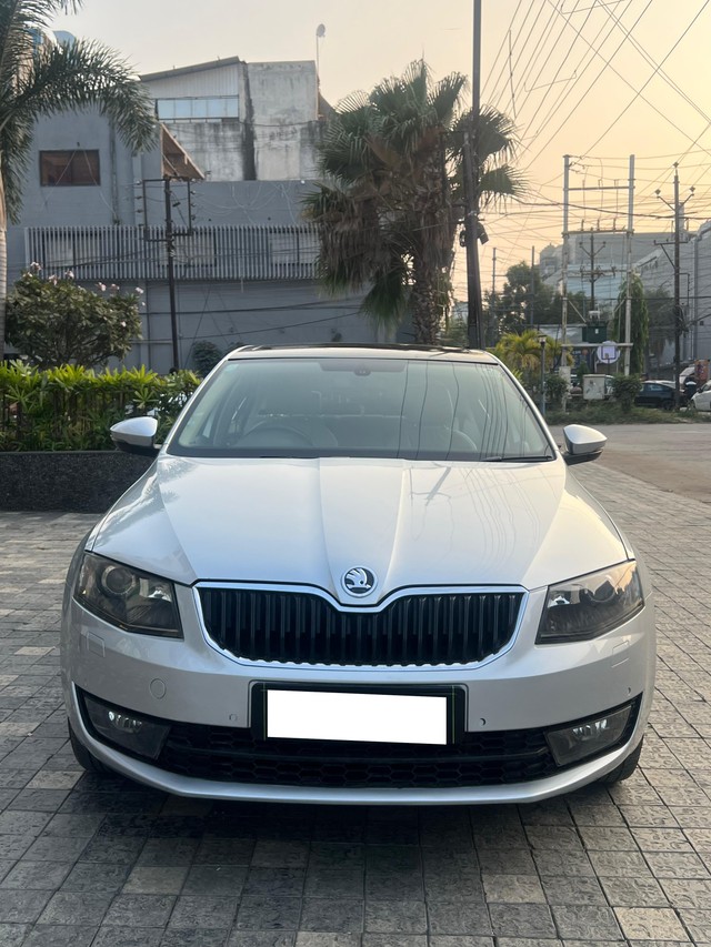 Second-hand 2014 Skoda Octavia Elegance 2.0 TDI AT for sale in Indore-0