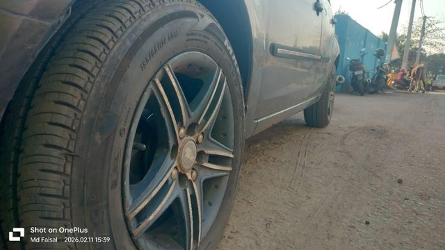 Second-hand 2010 Ford Figo Petrol ZXI for sale in Jagatsinghpur-3