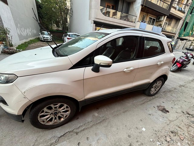 Second-hand 2015 Ford Ecosport 1.5 Ti VCT MT Titanium for sale in New Delhi-2