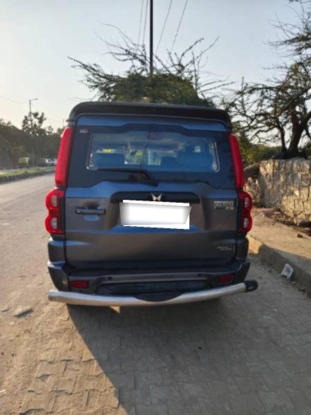Second-hand 2023 Mahindra Scorpio S 11 7CC for sale in New Delhi-4