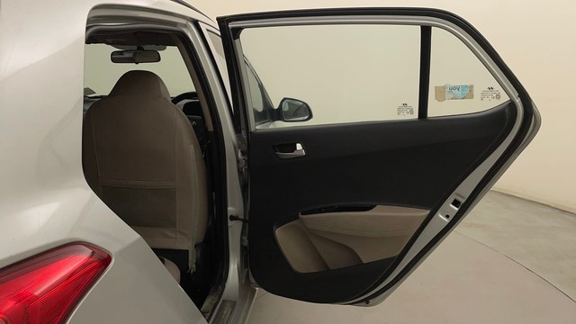 Second-hand 2015 Hyundai Grand i10 1.2 CRDi Asta for sale in Bangalore-24