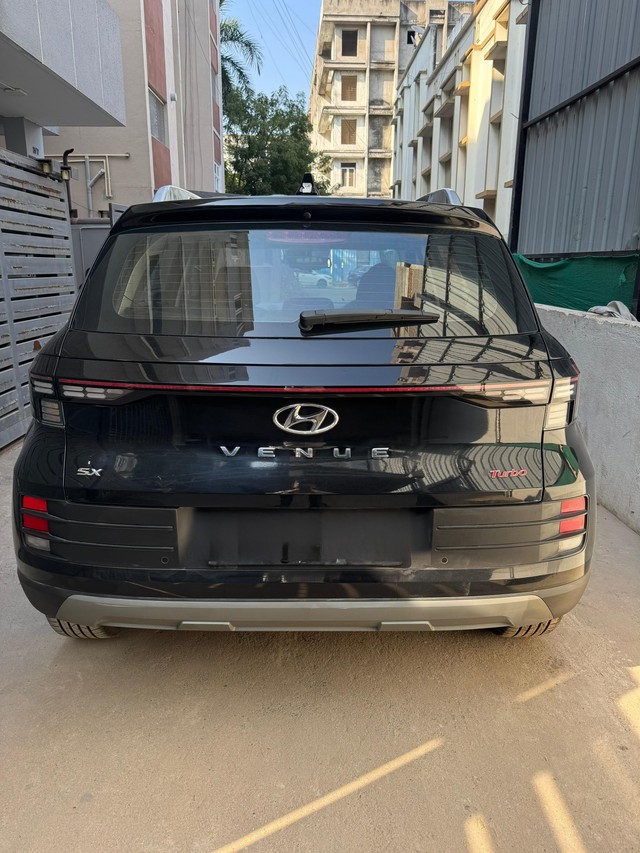 Second-hand 2025 Hyundai Venue SX Opt Turbo DCT for sale in Chennai-2