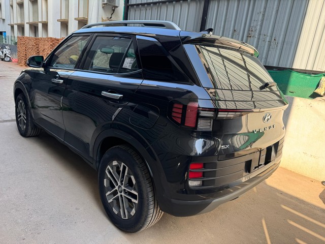Second-hand 2025 Hyundai Venue SX Opt Turbo DCT for sale in Chennai-6