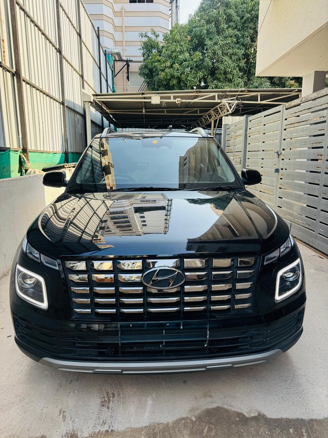 Second-hand 2025 Hyundai Venue SX Opt Turbo DCT for sale in Chennai-4