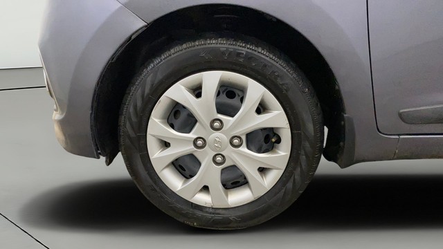 Second-hand 2015 Hyundai Grand i10 Sportz for sale in Noida-25