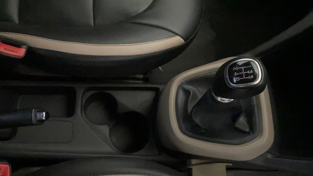 Second-hand 2015 Hyundai Grand i10 Sportz for sale in Noida-13