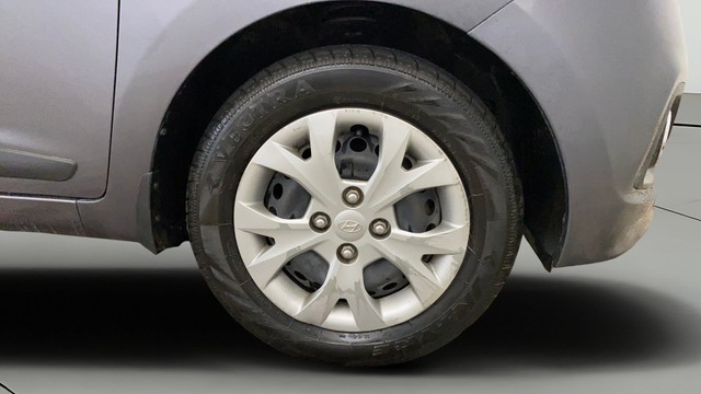 Second-hand 2015 Hyundai Grand i10 Sportz for sale in Noida-23